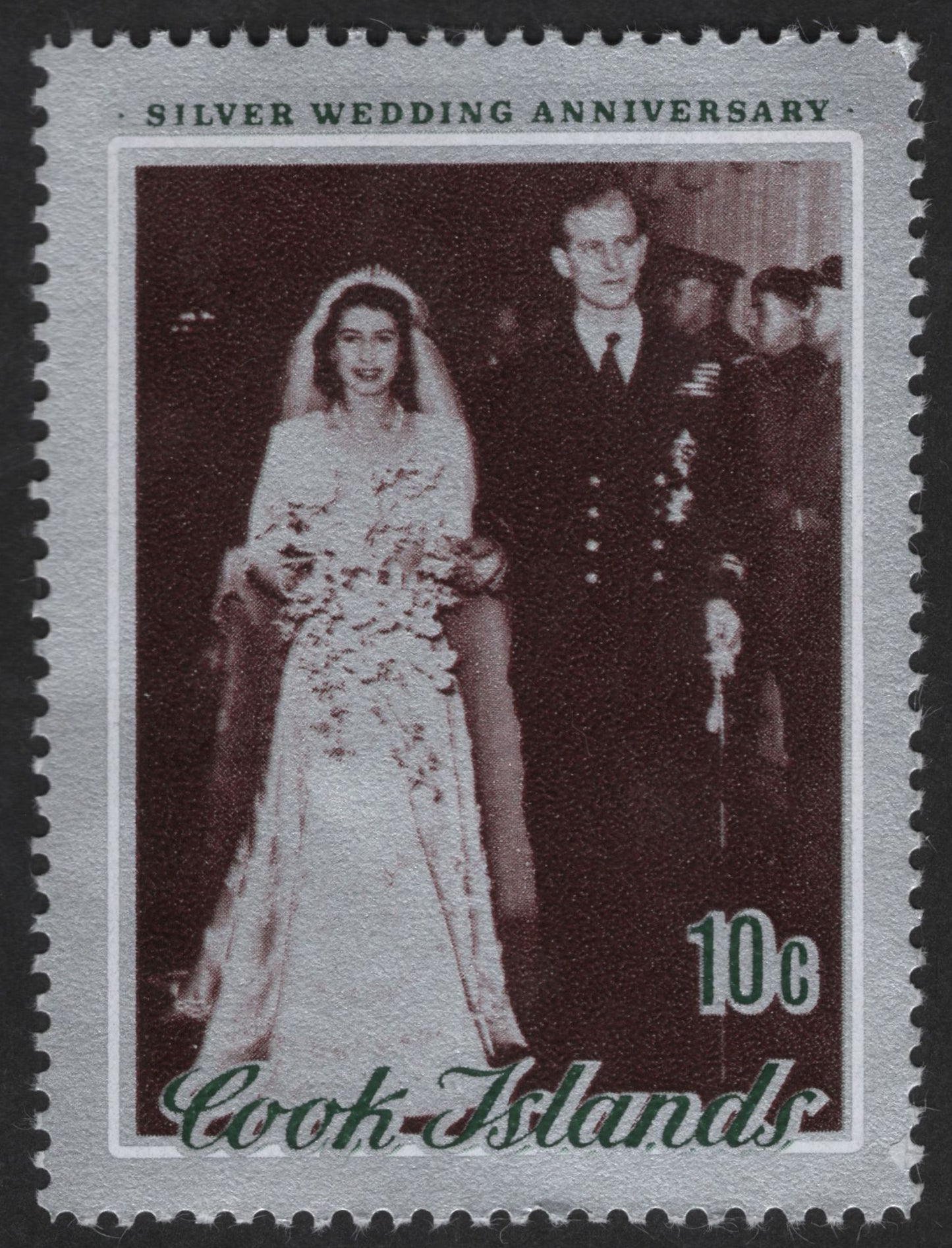 SCG13019 - Cook Islands Silver Wedding Anniversary Commemorative Stamp Set (5c & 10c)