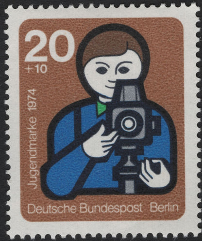 SCG5264 -Youth Welfare Semi-Postal Set (Berlin Issue)