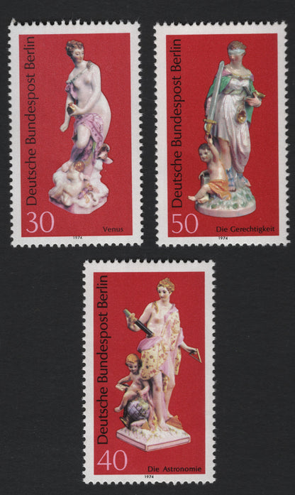 SCG5707 - 1974 Berlin Meissen Porcelain Figures Set