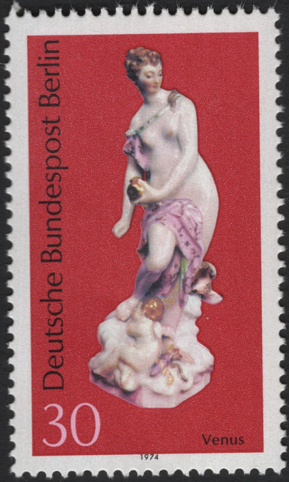SCG5707 - 1974 Berlin Meissen Porcelain Figures Set