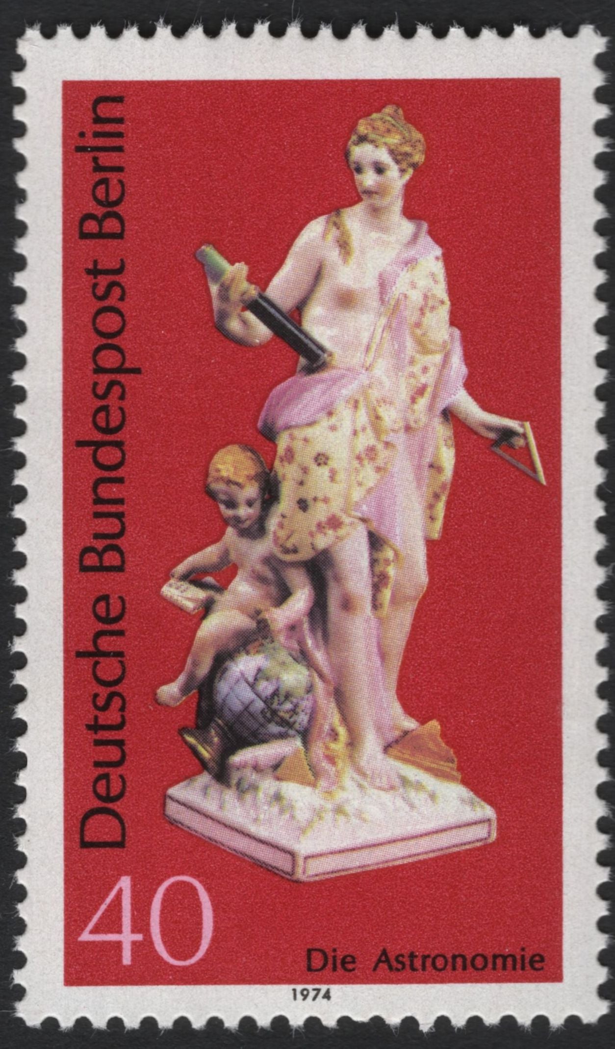 SCG5707 - 1974 Berlin Meissen Porcelain Figures Set