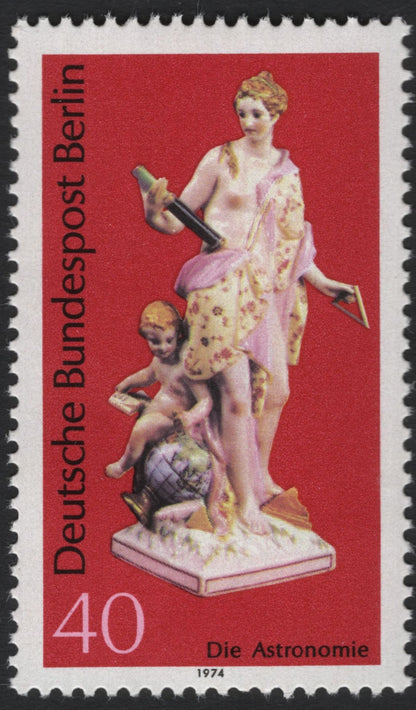 SCG5707 - 1974 Berlin Meissen Porcelain Figures Set