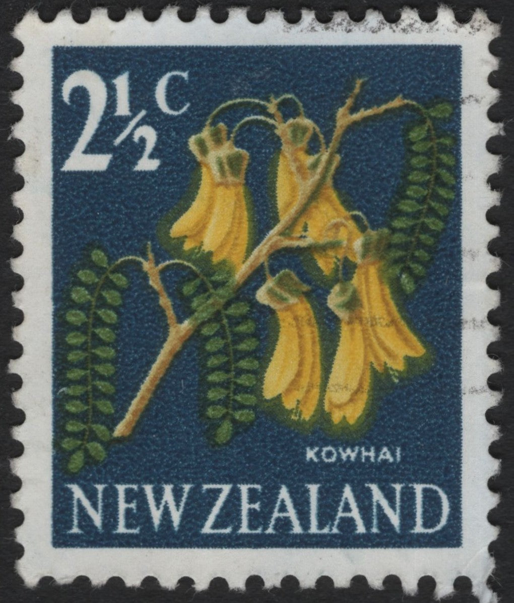 SCG6073 - New Zealand 2½c Kowhai Flower Stamp (1960s Definitive Issue)