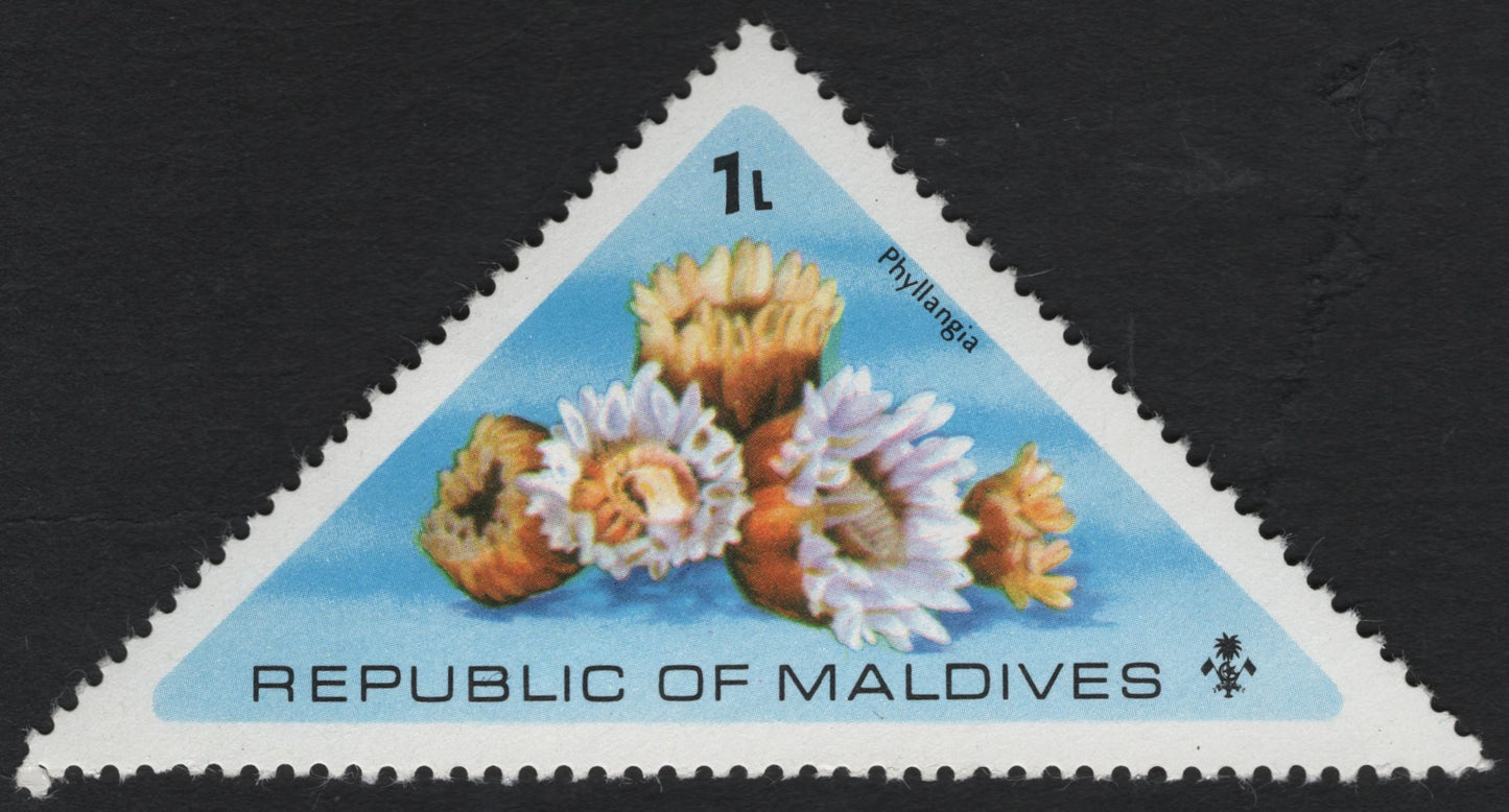 SCG10383 - Maldives 1L Phyllangia Coral Triangular Stamp – Marine Life Series