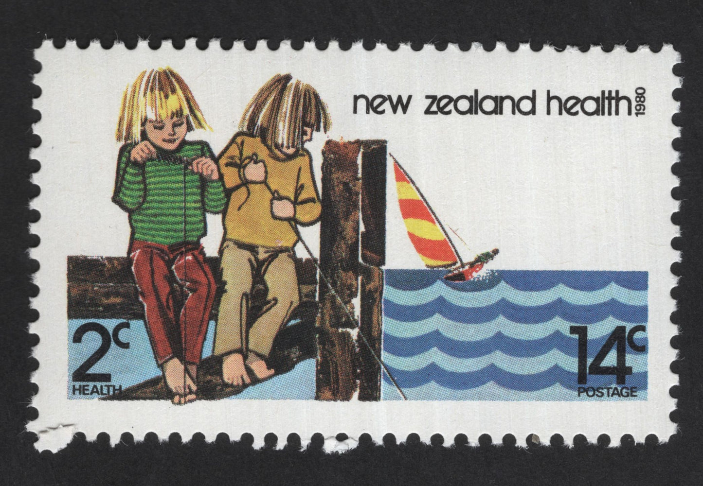 SCG13931 - New Zealand 1980 Health Stamp – Children by the Seaside (14c + 2c)