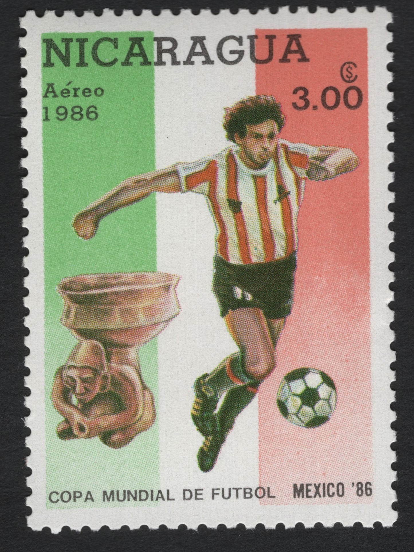 SCG9956 - Nicaragua 1986 – Mexico ’86 World Cup Footballer & Pre-Columbian Artifact (Airmail)
