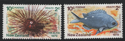 SCG10969 - New Zealand 1979 Marine Life Health Stamps – Sea Urchin & Damsel Fish Pair (10c + 2c)
